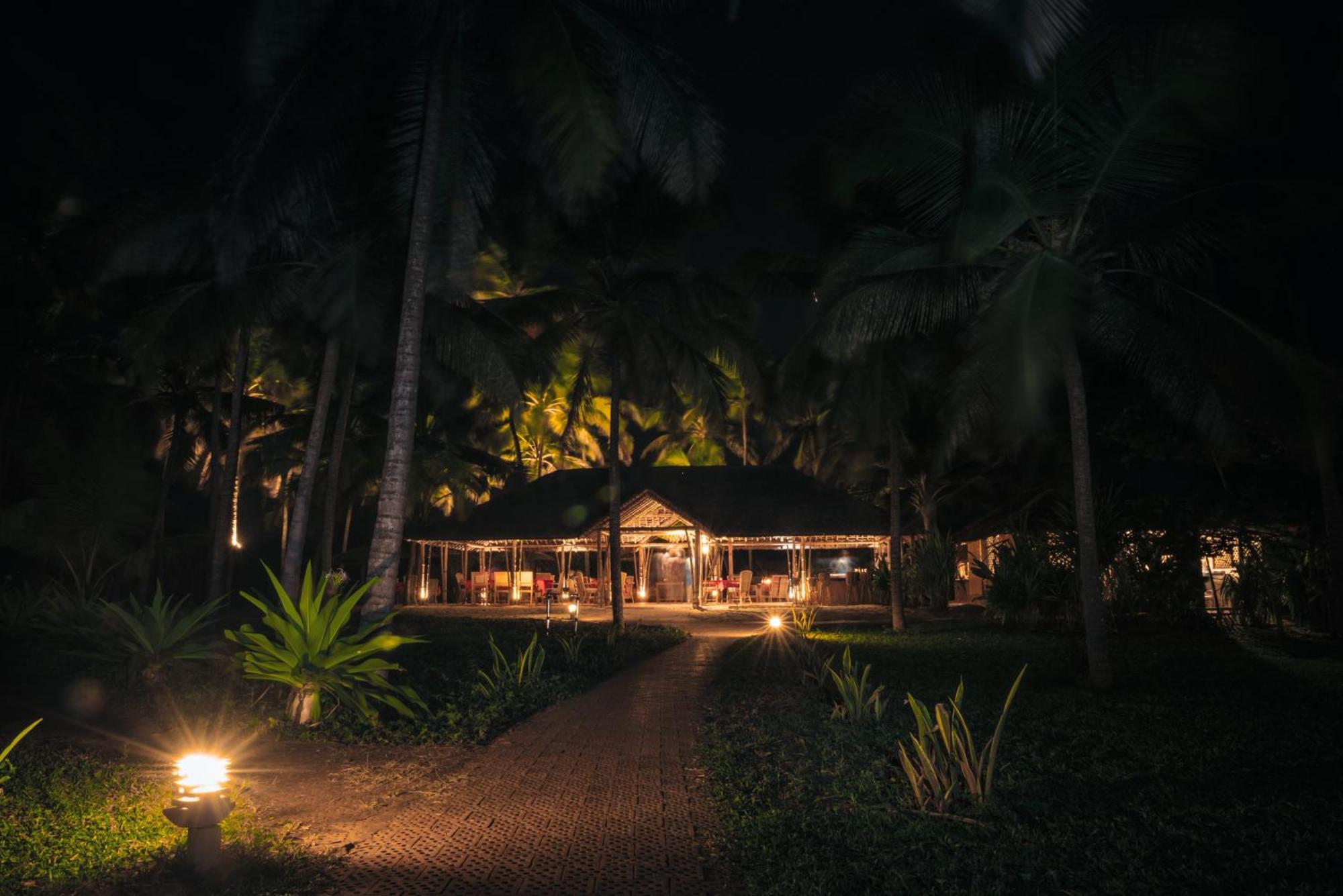 Neeleshwar Hermitage Nīleshwar Esterno foto